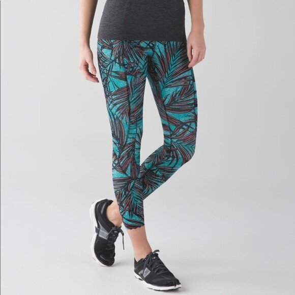 Lululemon Tofino Palm Leaf tight stuff Legging - Picture 1 of 6